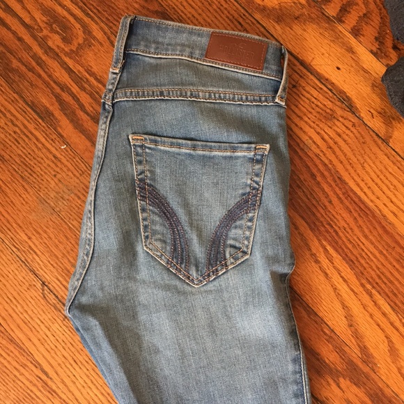 HOLLISTER size 0short jeans - Picture 3 of 6